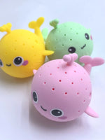 Juguetes de baño para bebé, esponja absorbente de agua, ballena exprimidora, juguetes para aliviar el estrés, juego de natación de verano, juguete de agua para niños.